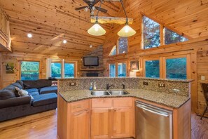 Interior - Heavenly Mtn Views, Hot Tub+Fire Pit+Grill, Fireplace, WiFi, Hike, Close to BRP! (Spruce Pine)