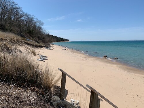 Lake Michigan Sunset View Cottage, Tunnel of Trees, Good Hart. Easement to Lake.
