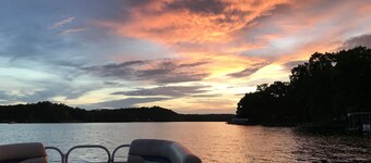 Stan’s CozyCasual LakeHamilton MainChannel--Boat&Swim docks, FirePit, Kayaks