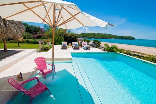 Luxurious Beach Front Villa with Pool - Out of the Blue Villa