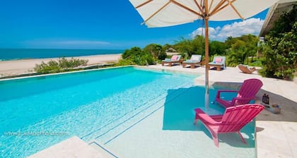 Luxueux Beach Front Villa avec piscine - Out of the Villa Blue