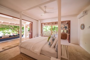 4 chambres, coffres-forts dans les chambres, bureau