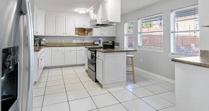 4300SF Home with Large Heated Pool, Hot Tub, Table Games, & Views! Dog-Friendly!