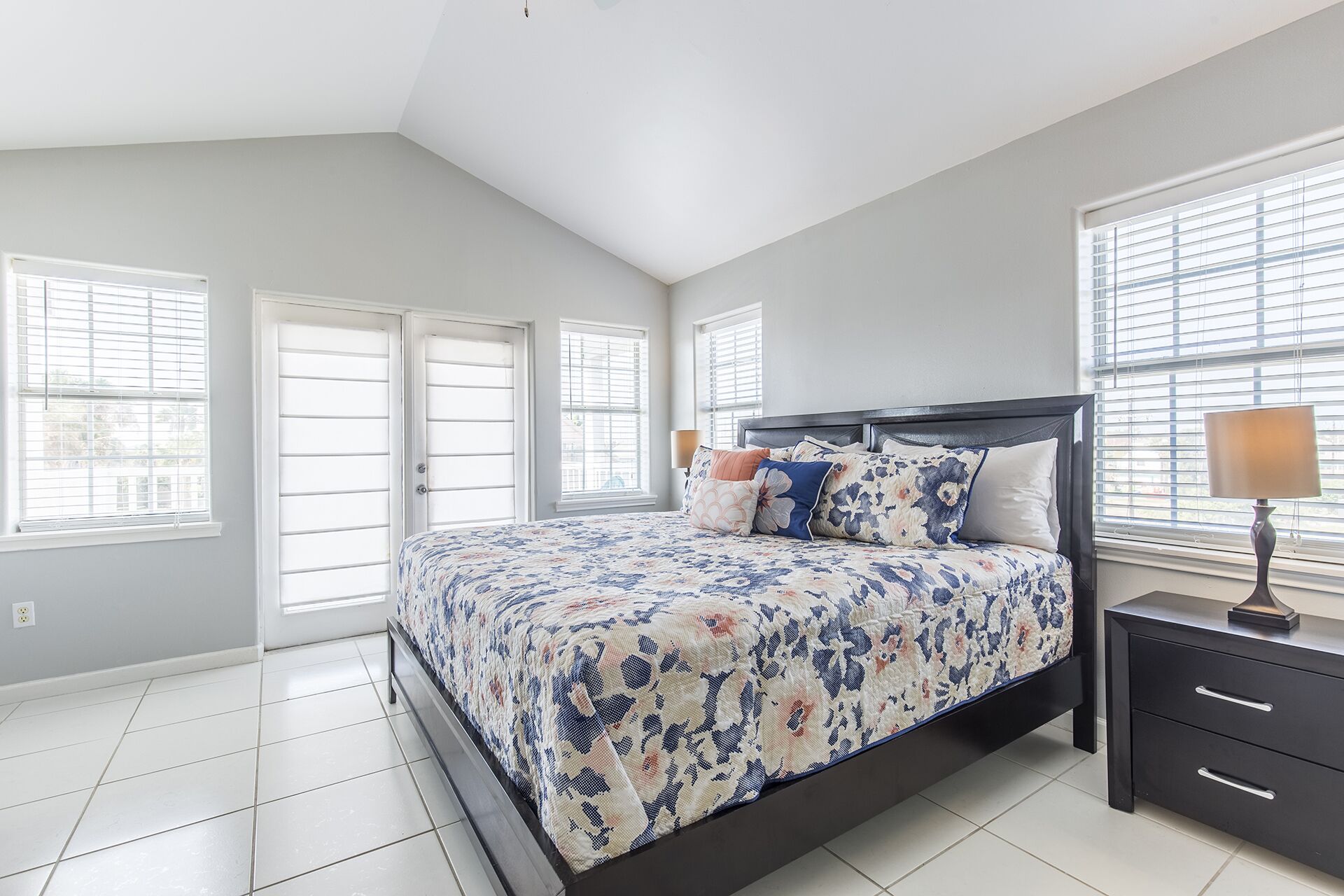 8 chambres, fer et planche à repasser, Wi-Fi gratuit, draps fournis