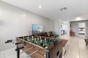8 slaapkamers, een strijkplank/strijkijzer, gratis wifi, beddengoed