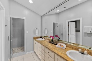 Douche, serviettes fournies