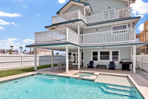 4300SF Home with Large Heated Pool, Hot Tub, Table Games, & Views! Dog-Friendly!