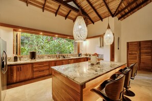 Fridge, microwave, oven, coffee/tea maker