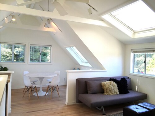 DETACHED GUEST HOUSE: Walk To Town, 1030 Sq Ft, 1 BR/1.5 BA, Mt. Tam Vie