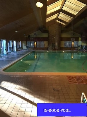 Una piscina techada, una piscina climatizada