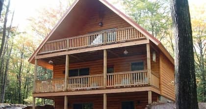 Beautifully Furnished Log Home on Secluded Shetland Creek