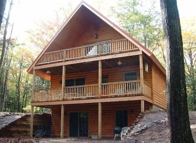 Beautifully Furnished Log Home on Secluded Shetland Creek