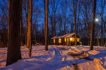 Woods Cabin, secluded with hot tub