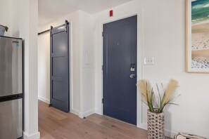 Interior - Twenty Shore - 1 Surf Suite (Ogunquit)