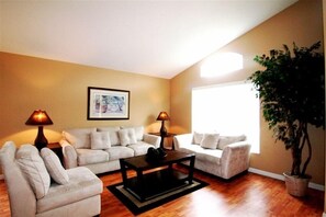 TV, lettore DVD, tavolo da calcetto