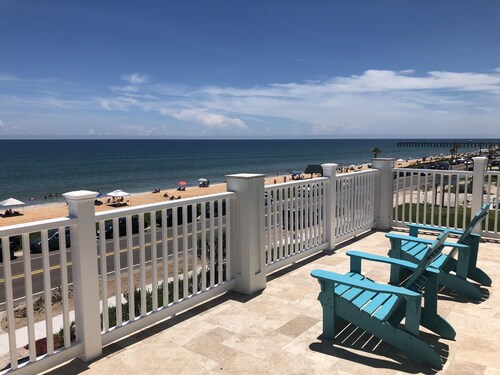 Fantastic View! Beautiful Oceanfront Beach House; Steps to the Beach! 4/6 BR