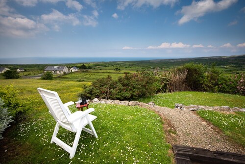 A Unique Cottage, Doolin  Breathtaking Ocean & Burren views           