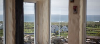 A Unique Cottage, Doolin  Breathtaking Ocean & Burren views           