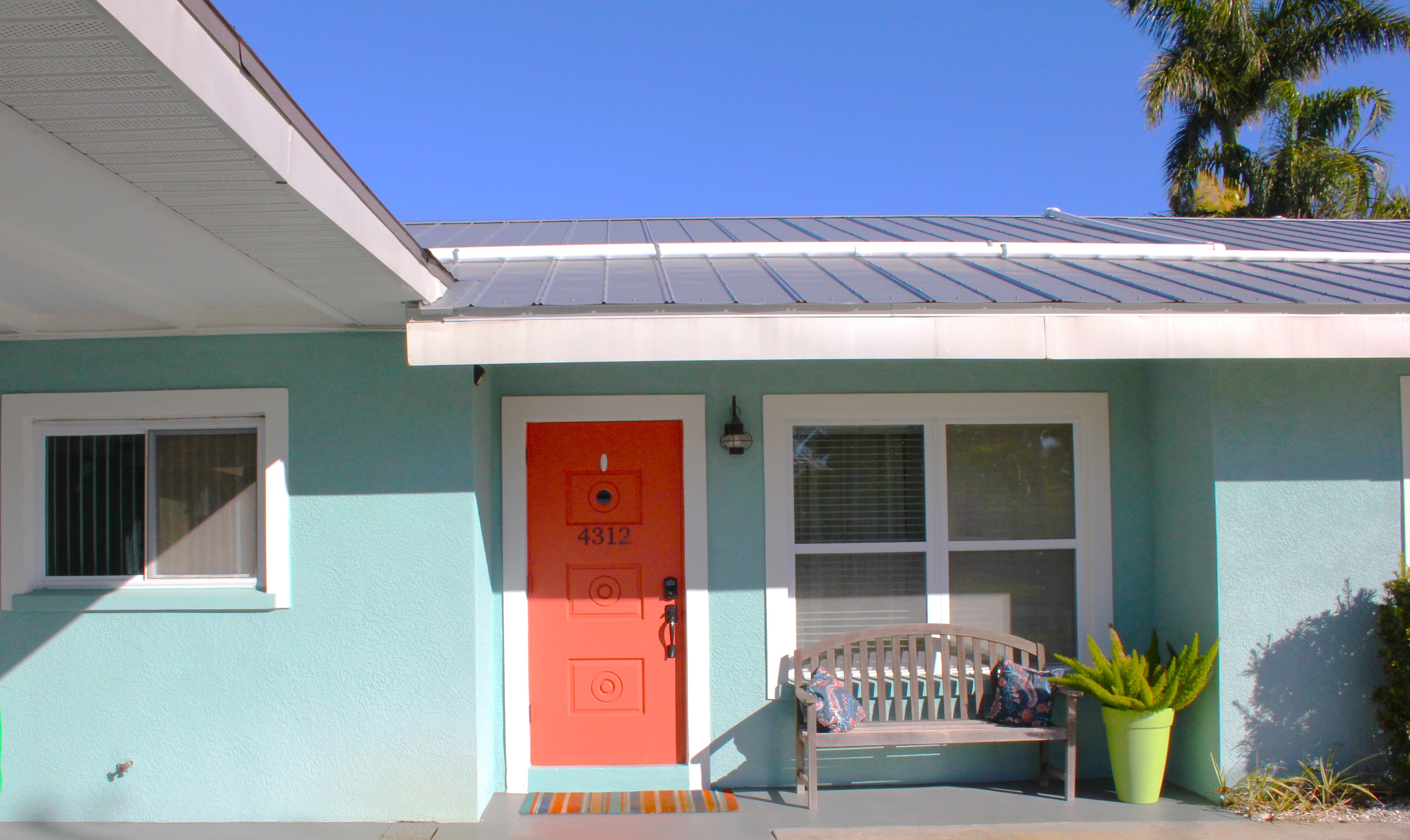 Snead Is Waterfront-Solar Heated Pool, 40 ft Dock, fishing, Kayaks, Pet Friendly
