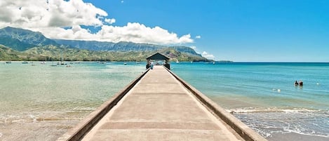 沙滩椅、沙滩毛巾