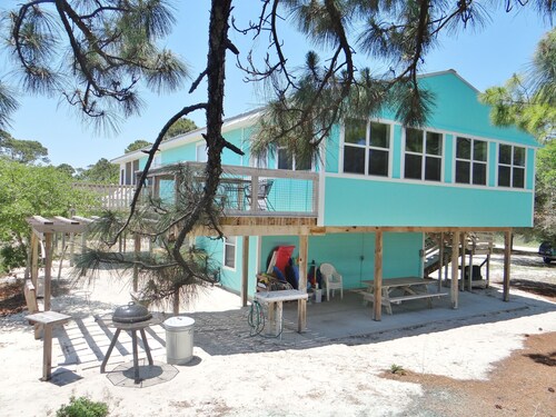LOW RATE!! Clean/adorable with lots of nice features! Next to beach path.