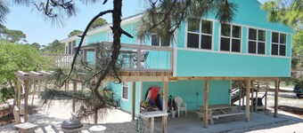LOW RATE!! Clean/adorable with lots of nice features! Next to beach path.
