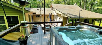 Family friendly, cozy cottage with hot tub in Ohiopyle!