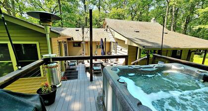 Family friendly, cozy cottage with hot tub in Ohiopyle!