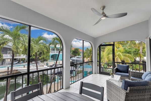 Outdoor dining - Relax & Renew, Gulfside Retreat (Marathon)