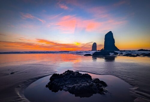 2.5 BLOCKS TO BEACH - 4 BED/3 BATH - INDOOR HOT TUB - OCEAN VIEW -2 PETS WELCOME