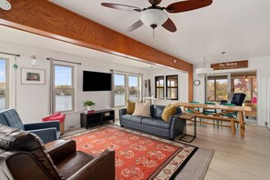 Smart TV, fireplace, video games, DVD player