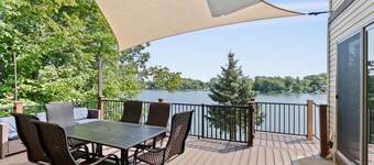 West Bend Lake House - Sleeps 12 - Add The Pontoon
