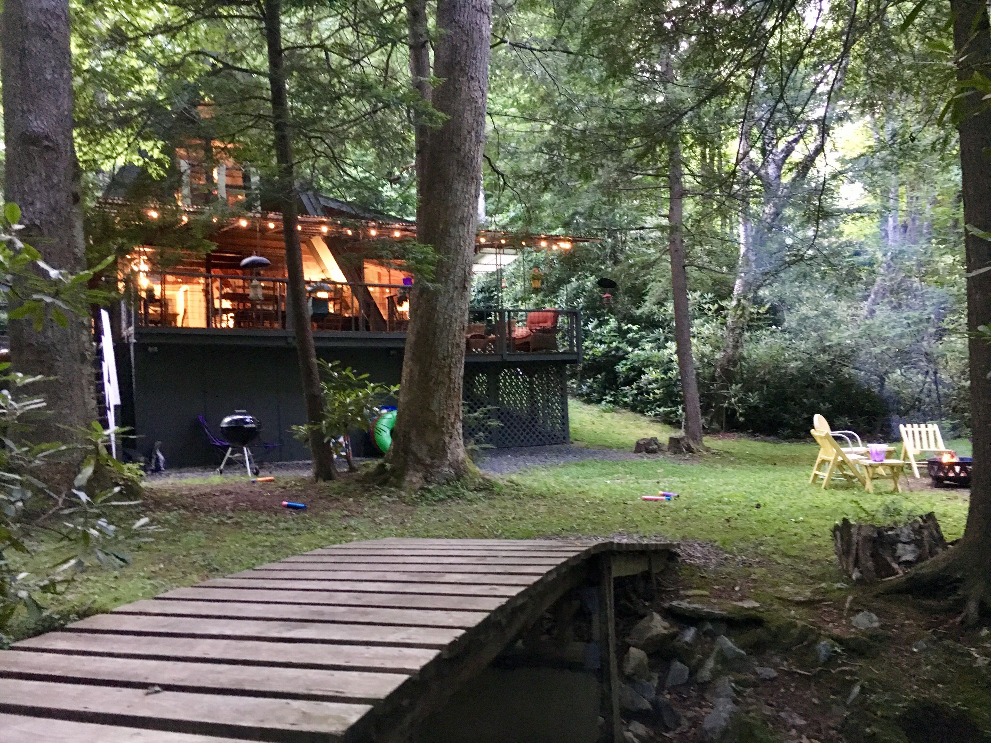 The twinkle lights and a camp fire by the creek will not disappoint after dark. 