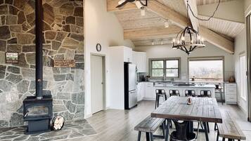 Geladeira, micro-ondas, fogão, cooktop