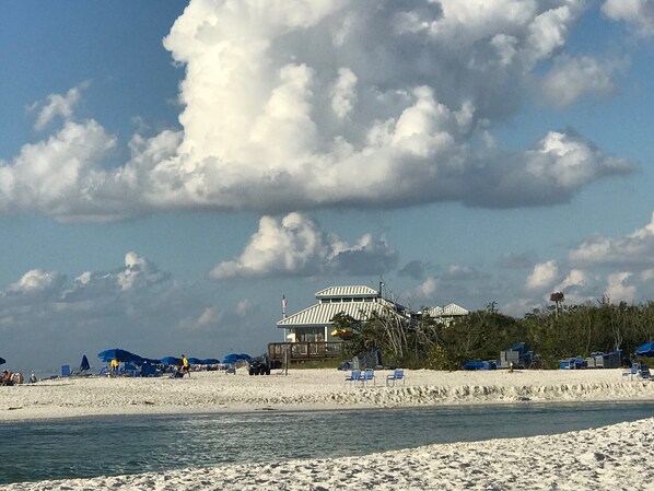 Beach nearby, sun-loungers, beach towels