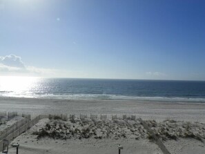 På stranden