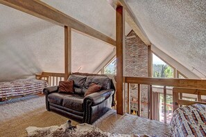 4 soverom, strykejern/-brett, wi-fi (inkludert) og sengetøy