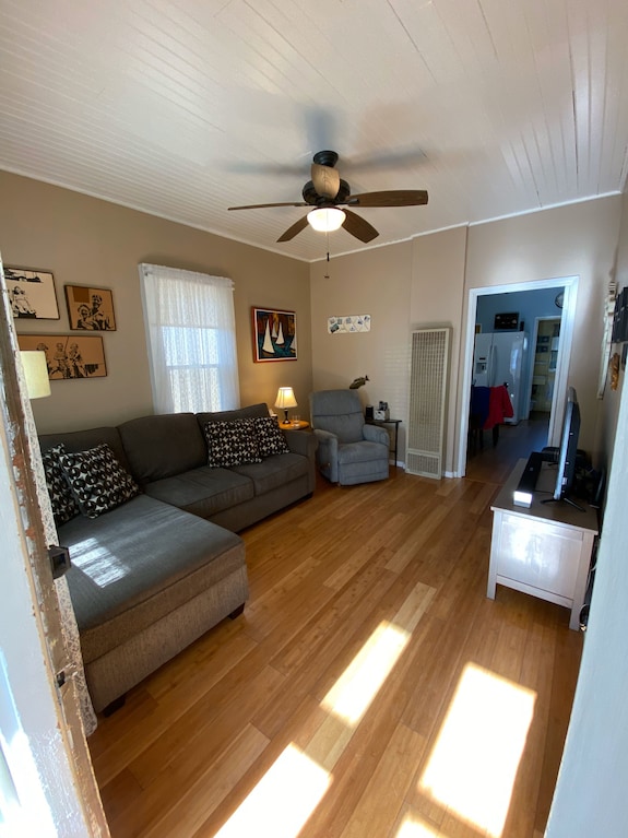 Cottage By The Beach - Irvine, CA