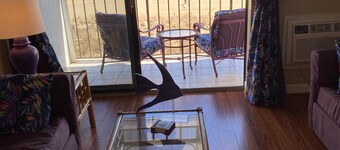 Brand New-Next to Carousel Hotel