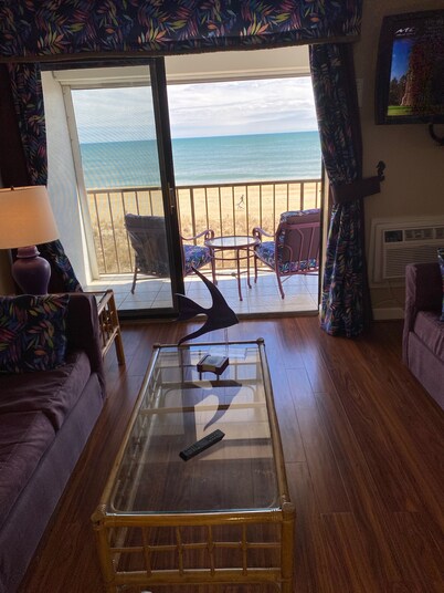 Brand New-Next to Carousel Hotel