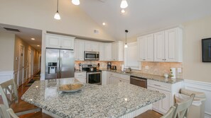 Fridge, microwave, oven, stovetop - Heart of OC-Beautiful NEW-Between Brds/Beach/Dwntwn, ELEVATOR 5 Bdrms 3.5 baths (Ocean City)