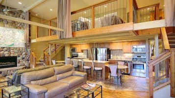 Télévision, cheminée, lecteur de DVD