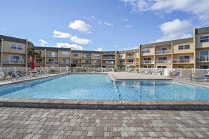 Outdoor pool - AFFORDABLE Escape! OCEAN VIEW, Steps to Beach, Ground Floor 1BR overlooking pool (St. Augustine)