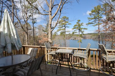 Lake Front Hot Springs Village Vacation Retreat