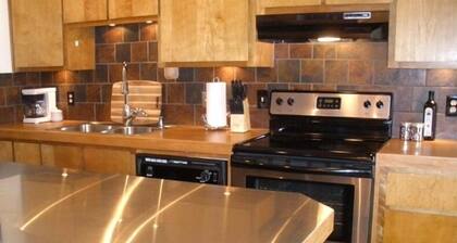 Hiljainen vuoristopaikka ilmaisella bussireitillä Winter Park Resortiin