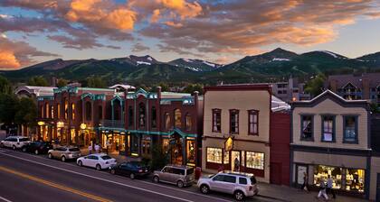 Ski-In Condo on Four O'Clock Ski Run - 1 block from Downtown