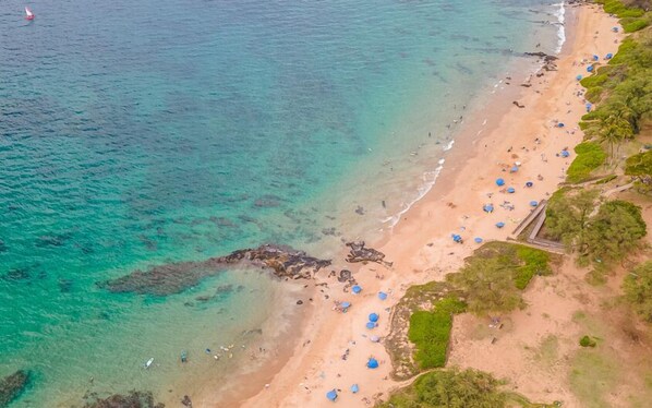 Beach nearby, sun-loungers, beach towels