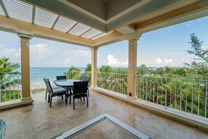 Outdoor dining - Villa Renaissance 308: 3rd Floor, 3 Bedrooms, 3 Bathrooms, Ocean Front Villa (Providenciales, BWI)