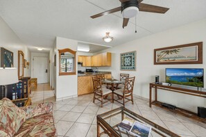 TV, DVD player, books, stereo - 5th Floor Oceanview Retreat Steps from the Beach (Kihei)