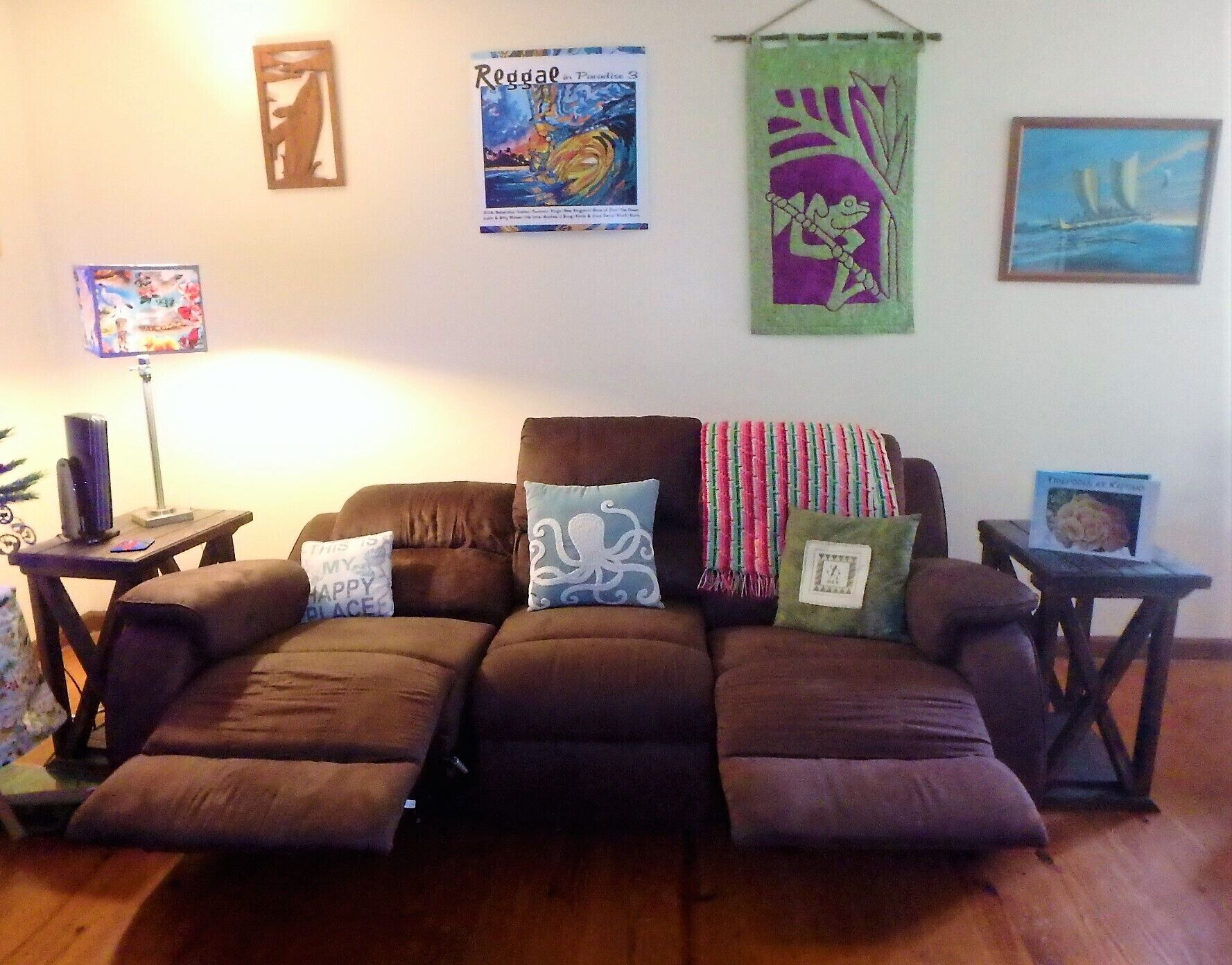 TV, fireplace, DVD player, books